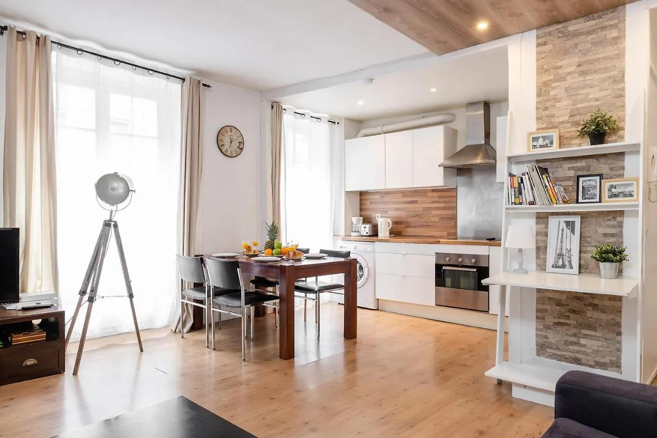 Rue Cler - Eiffel Tower City Apartment Paris