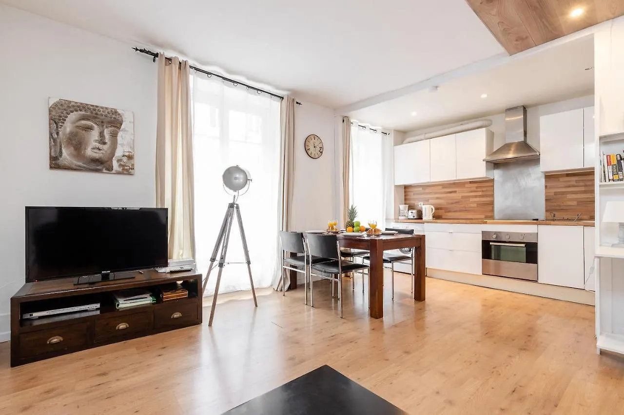Rue Cler - Eiffel Tower City Apartment Paryż