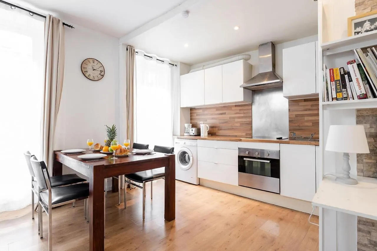 Rue Cler - Eiffel Tower City Apartment Paris France
